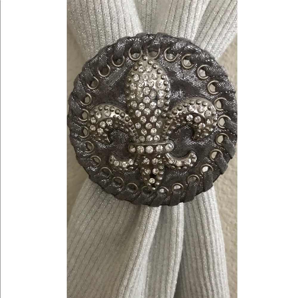 Fleur De Leis Belt in Silver - Picture 5 of 5